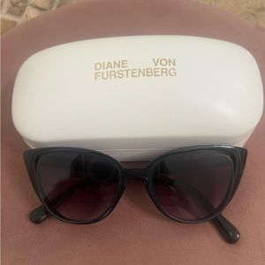 Diane Von Furstenberg sunglasses 😎
